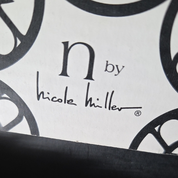 Elegant Silver Peep-Toe Slingback Heels - Picture 2 of 4